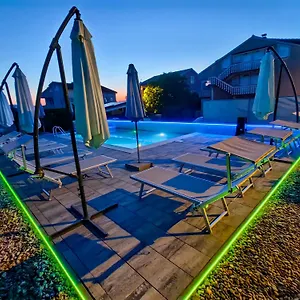  Apartmán Lea With Pool